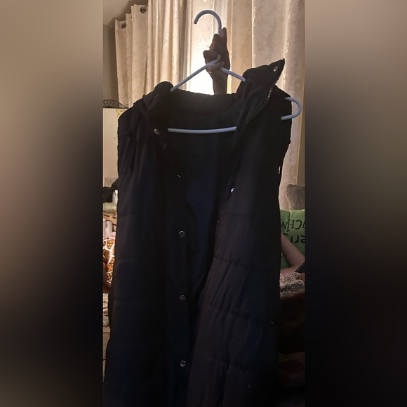 Long winter puffer vest with hood and pockets - Picture 2 of 2